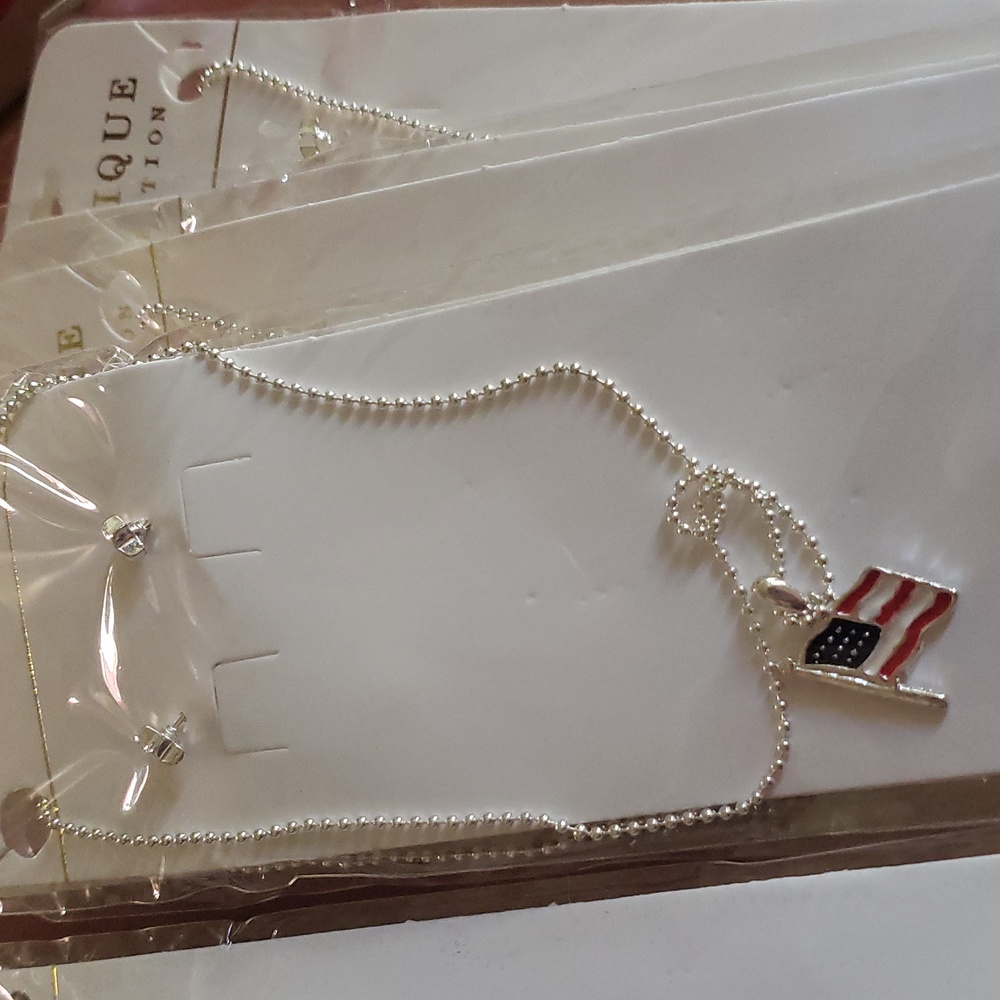 Boutique collection patriotic flag necklace & star earring set 4/$20